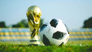 1998年世界杯，英格兰对阿根廷，迈克尔·欧文的著名超级进球！｜开云官网首页（配图示意）
